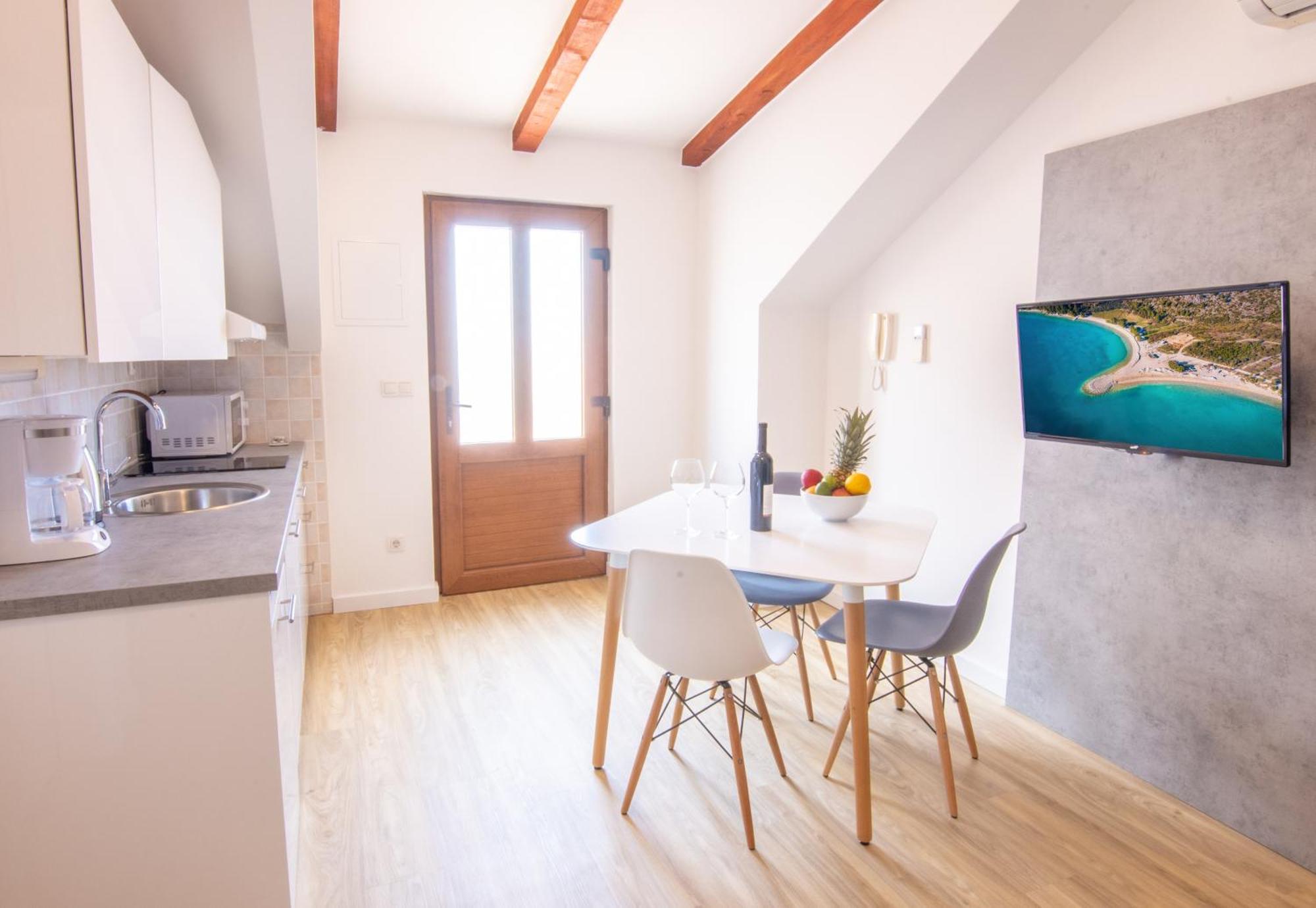 Bed & Breakfast Portun In The Center 바스카보다 외부 사진