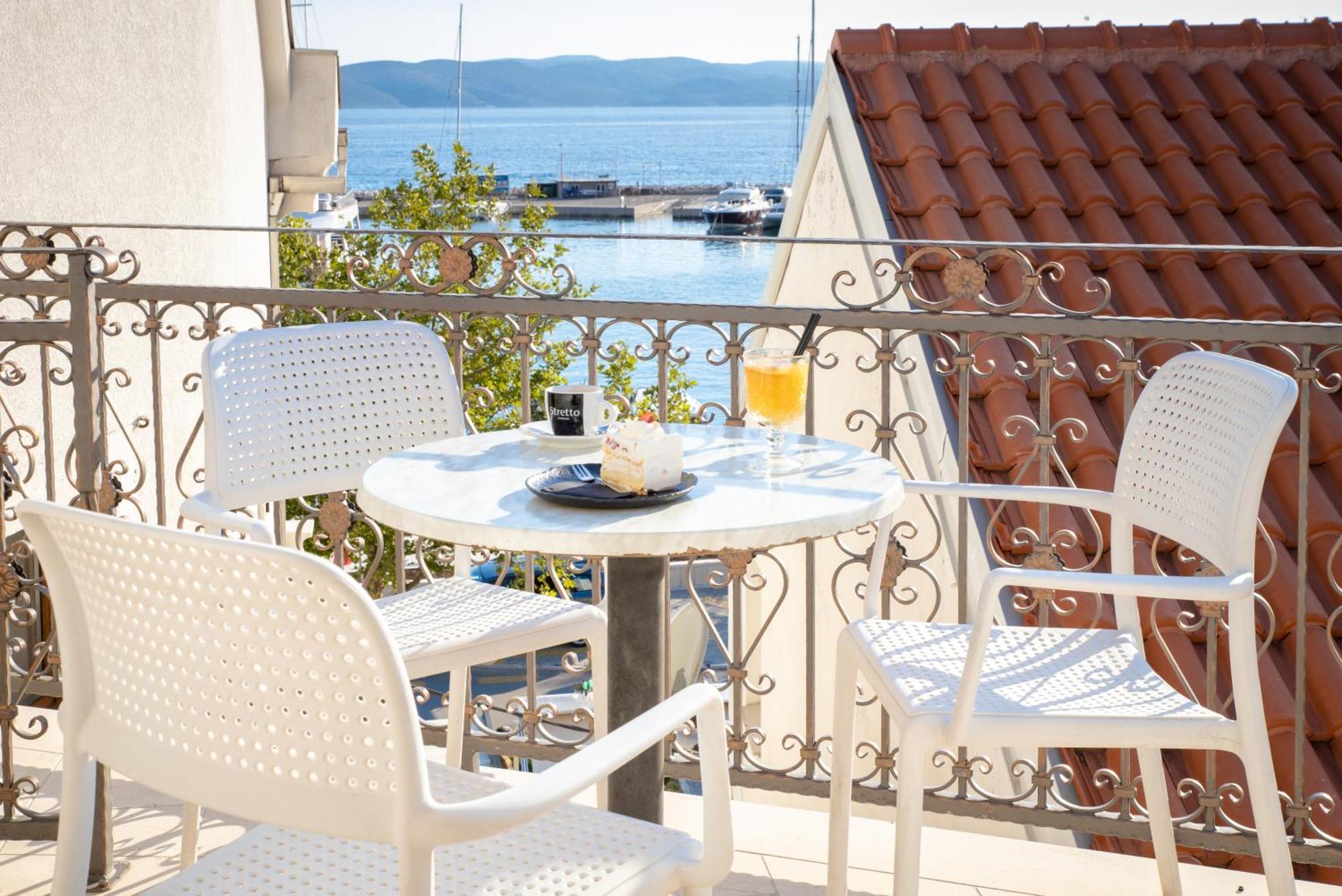Bed & Breakfast Portun In The Center 바스카보다 외부 사진